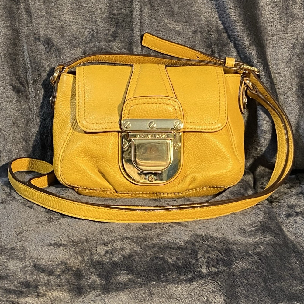 Michael Kors Charlton Crossbody Shoulder Bag luggage Leather.